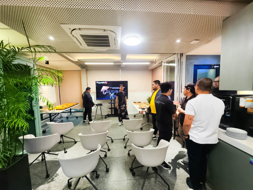 Team meeting in The Sentry’s professional meeting room.