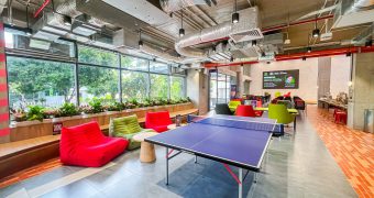 For many businesses, productivity has become a persistent challenge. Despite new technologies and management strategies, finding ways to help people work effectively remains a top concern. The solution might be hiding in plain sight. It's in the walls, the windows, and the very layout of the space where we work. Don’t underestimate how modern office design affects productivity. Whether you’re working at home or on-site, your environment is a powerful tool for success. A thoughtfully designed office is not just about creating a visually appealing environment. It's about creating a space where people can connect, collaborate, and reach their full potential.  The science behind office design and human behavior shows that our environment plays a huge part in shaping our cognitive function and mood. This is not just about having a nice view. It's about creating a workspace that supports focus, creativity, and overall job satisfaction.