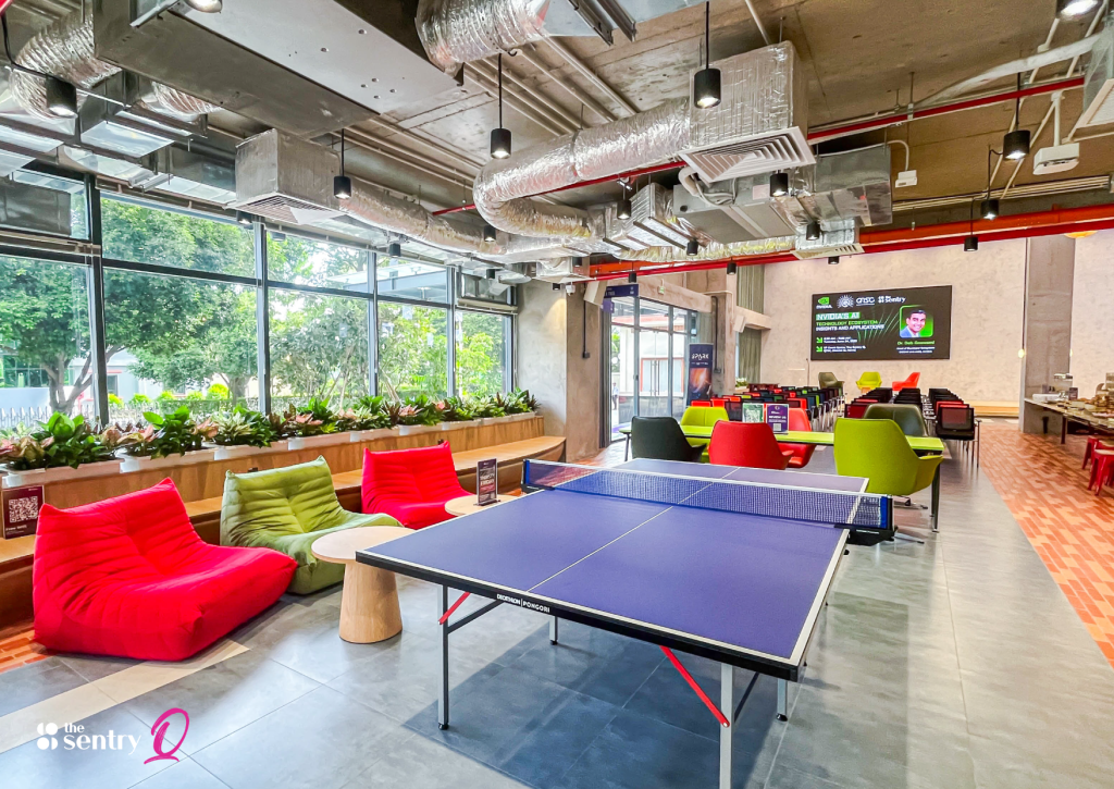 Different work zones, including huddle rooms and common areas, in an optimized office layout. 