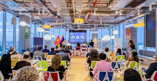 The Difference Between a Leader and a Manager