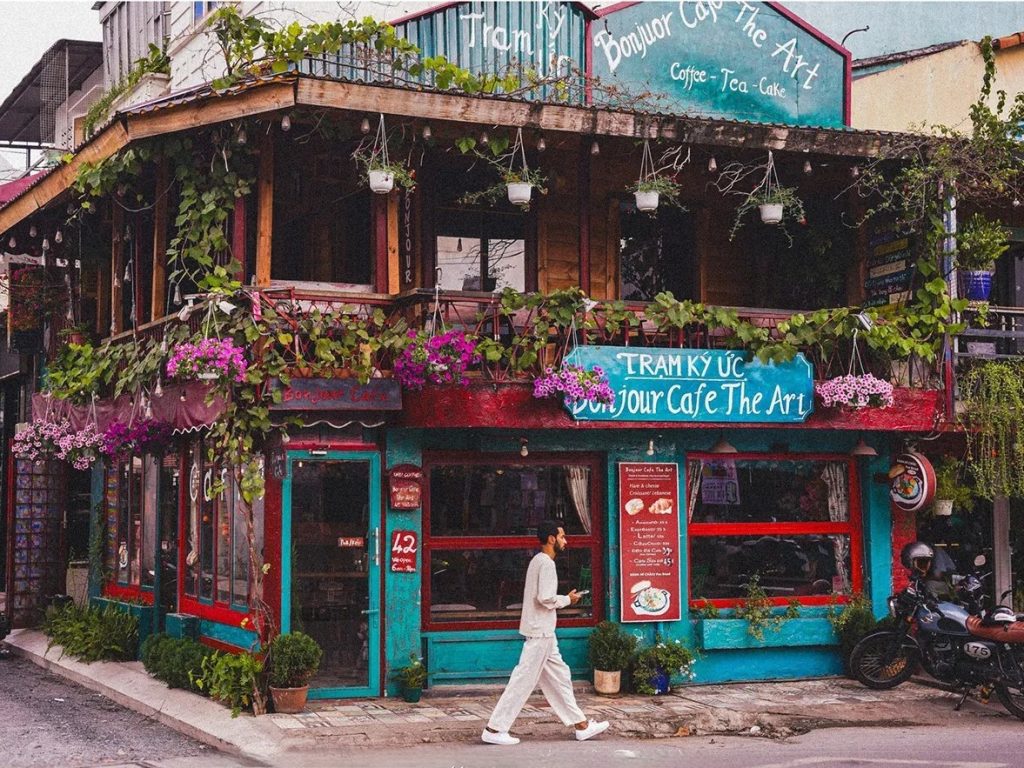  Relaxed outdoor cafe in Thao Dien filled with tropical greenery.