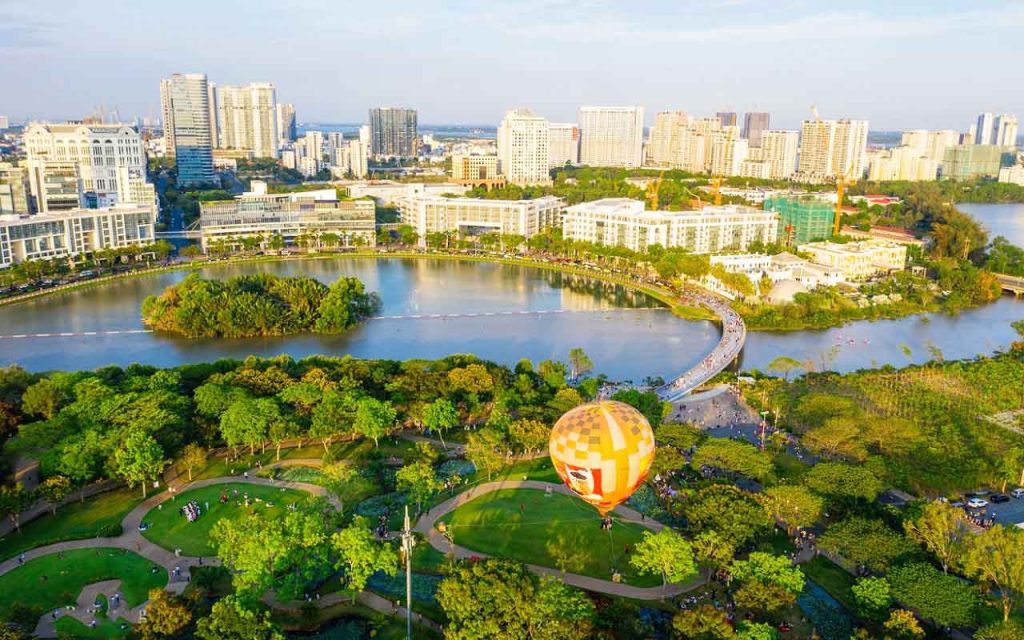 Wide, open view of the Crescent Lake and Starlight Bridge.