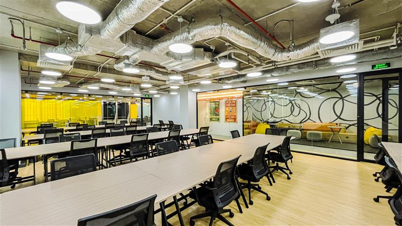 Coworking vs Working from Home vs Traditional Office