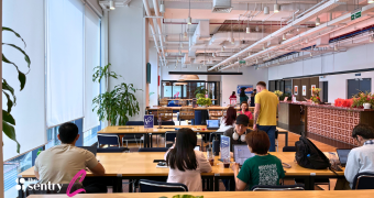 Hot Desk vs Dedicated Desk: How to Choose the Right One for Your Work