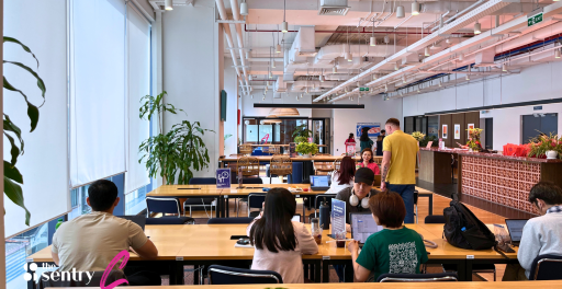 Hot Desk vs Dedicated Desk: How to Choose the Right One for Your Work